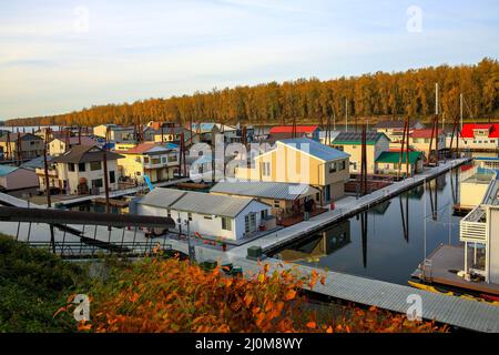 Hausboote entlang der Uferpromenade in Portland, Oregon-USA Stockfoto