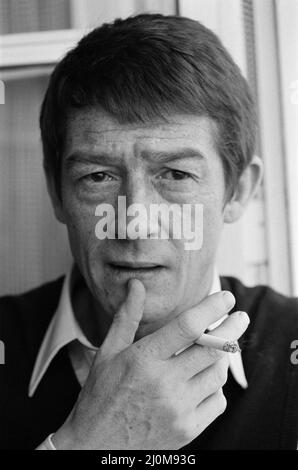 John Hurt, aufgenommen 1982 in Deutschland.John ist in Deutschland, um Night Crossing zu Filmen, die wahre Geschichte, wie die Familien Strelzyk und Wetzel am 16.. September 1979 in einem selbstgemachten Heißluftballon aus der DDR in den Westen flüchteten. John Hurt spielt Peter Strelzyk in dem Film. Bild aufgenommen am 14.. Februar 1982 Stockfoto