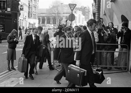 Szenen vor dem Old Bailey während des Prozesses gegen Peter Sutcliffe, den Yorkshire Ripper. London, 5.. Mai 1981. Stockfoto