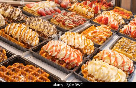 Traditionelle belgische Waffeln im Schaukasten. Brüssel Stockfoto