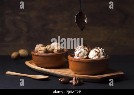 Hausgemachte Schokolade Gießen Eis Kugeln Stockfoto