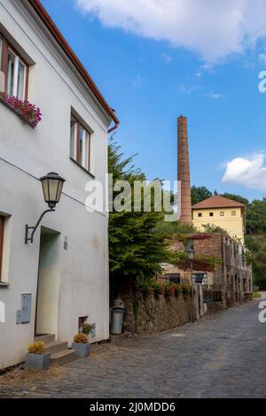 Schmale Straße im jüdischen Viertel. Trebic, Tschechische Republik Stockfoto