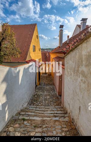 Schmale Straße im jüdischen Viertel. Trebic, Tschechische Republik Stockfoto