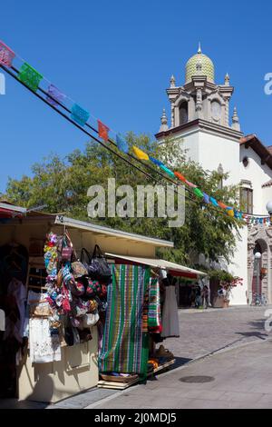 LOS ANGELES, CALIFORNIA, USA - AUGUST 10 : Olvera Street Market in Los Angeles, California, USA am 10. August 2011 Stockfoto