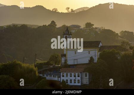 Sonnenuntergang in der historischen Stadt Ouro Preto Stockfoto