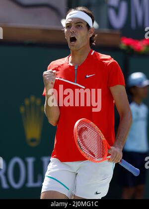 19. März 2022 Taylor Fritz reagiert auf den Gewinn des ersten Satzes gegen den Russen Andrey Rublev während des Halbfinalmatches der BNP Paribas Open 2022 im Indian Wells Tennis Garden in Indian Wells, Kalifornien. Stockfoto
