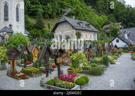 HALLSTATT, ÖSTERREICH - Juli,19 2020 : traditionelles österreichisches Dorf Hallstatt. Hallstatt ist ein historisches Dorf in der Neustadt Stockfoto