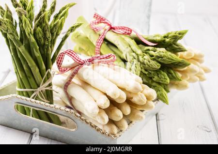 Spargel weiß und grün Stockfoto