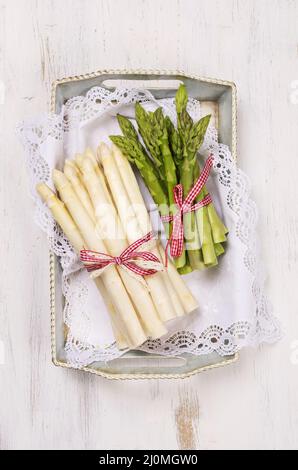 Spargel weiß und grün Stockfoto