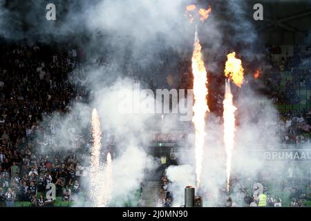 Melbourne, Australien, 19. März 2022. Das Feuerwerk wird während des Fußballmatches Der A-League zwischen dem Melbourne City FC und dem Melbourne Victory am 19. März 2022 im AAMI Park in Melbourne, Australien, gezeigt. Kredit: Dave Hewison/Speed Media/Alamy Live Nachrichten Stockfoto