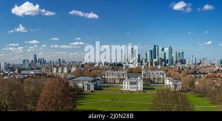 Greenwich Park und das Old Royal Naval College, London. Stockfoto