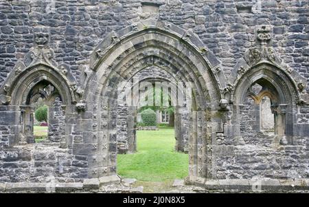 Ein mittelalterlicher Torbogen in Whalley Abbey, Whalley, Lancashire, England, Europa Stockfoto