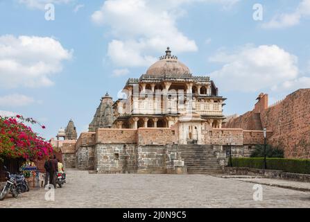 Vedi Tempel, ein Jain Tempel in Kumbhalgarh (Kumbhal Fort), eine Mewar Festung, Rajsamand Bezirk in der Nähe von Udaipur, Rajasthan, Westindien Stockfoto