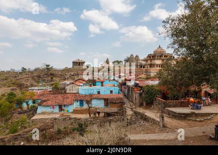 Blick von Kumbhalgarh (Kumbhal Fort), eine Mewar Festung, der Neelkanth Mahadev Tempel und Vedi Tempel, Rajsamand Bezirk in der Nähe von Udaipur, Rajasthan, Indien Stockfoto