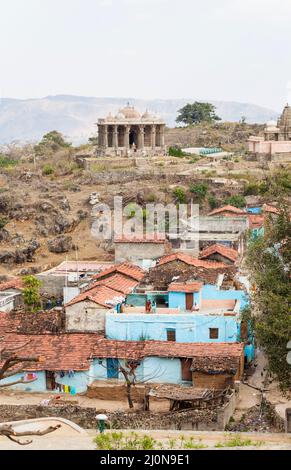 Blick von Kumbhalgarh (Kumbhal Fort), eine Mewar Festung, der Neelkanth Mahadev Tempel, Rajsamand Bezirk in der Nähe von Udaipur, Rajasthan, Westindien Stockfoto