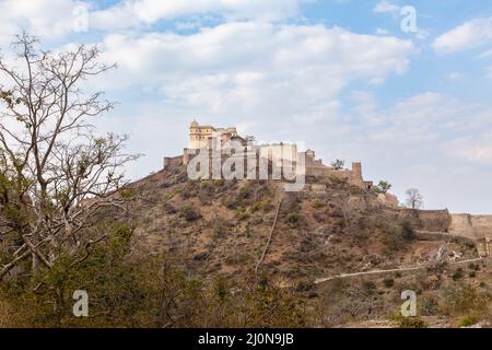 Blick auf Kumbhalgarh Fort, ein Hügel Mewar Festung auf der westlichen Strecke der Aravalli Hills, Rajsamand Bezirk in der Nähe von Udaipur, Rajasthan, Westindien Stockfoto