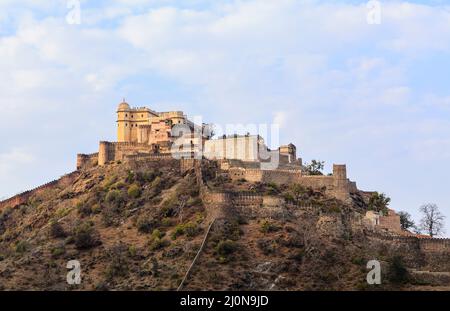 Blick auf Kumbhalgarh Fort, ein Hügel Mewar Festung auf der westlichen Strecke der Aravalli Hills, Rajsamand Bezirk in der Nähe von Udaipur, Rajasthan, Westindien Stockfoto