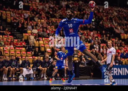 Herning, Dänemark. 19. März 2022. Dika Mem (10) aus Frankreich beim Norlys Golden League 2022-Spiel zwischen Frankreich und Norwegen bei Jyske Bank Boxen in Herning. (Foto: Gonzales Photo/Alamy Live News Stockfoto