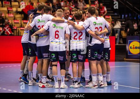 Herning, Dänemark. 19. März 2022. Die Spieler Norwegens sahen nach dem Norlys Golden League 2022 Spiel zwischen Frankreich und Norwegen bei Jyske Bank Boxen in Herning. (Foto: Gonzales Photo/Alamy Live News Stockfoto