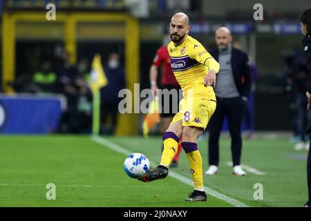 Mailand, Italien. 19. März 2022. Riccardo Saponara vom AFC Fiorentina kontrolliert den Ball während des Serie-A-Spiels zwischen dem FC Internazionale und ACF Fiorentina im Stadio Giuseppe Meazza am 19. März 2022 in Mailand, Italien. Quelle: Marco Canoniero/Alamy Live News Stockfoto