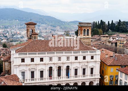 Campanone-Gebäude auf der Piazza Vecchia in Bergamo. Italien Stockfoto