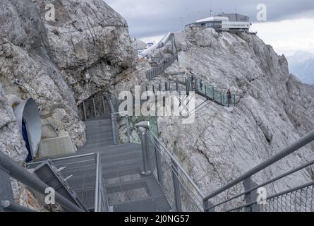 Skywalk am Dachstein. Treppe zum nichts. Hängebrücke in den österreichischen Alpen. Schladming-Dachstein, Österreich, Europa Stockfoto