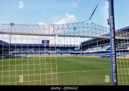 LONDON, GROSSBRITANNIEN. MÄR 20. Gesamtansicht des QPR-Stadions vor dem Sky Bet Championship-Spiel zwischen den Queens Park Rangers und Peterborough im Kiyan Prince Foundation Stadium., London am Sonntag, 20.. März 2022. (Kredit: Ian Randall | MI News) Kredit: MI News & Sport /Alamy Live News Stockfoto