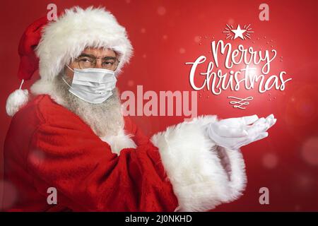 Seitenansicht Mann santa Kostüm trägt medizinische Maske. Hohe Qualität und Auflösung schönes Fotokonzept Stockfoto