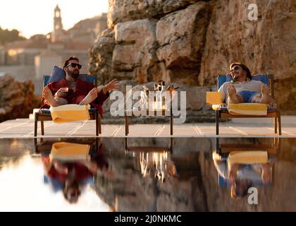 NICOLAS CAGE UND PEDRO PASCAL IM UNERTRÄGLICHEN GEWICHT MASSIVER TALENTE (2022), REGIE: TOM GORMICAN. Bild: Lionsgate / Saturn Films / Album Stockfoto