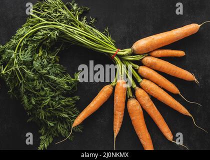 Draufsicht Arrangement frische Karotten. Hohe Qualität und Auflösung schönes Fotokonzept Stockfoto