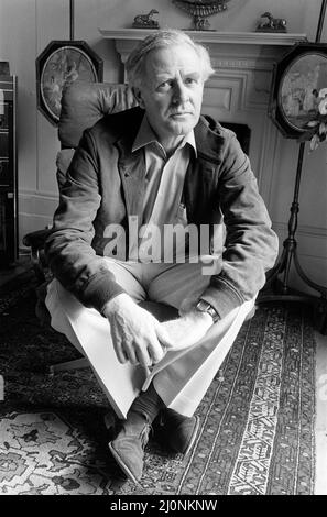 Schriftsteller David Cornwall (John Le Carre) in seinem Haus Hampstead, im Norden Londons. 17.. März 1983. Stockfoto