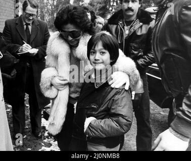 Yoko Ono und ihr Sohn Sean Lennon besuchen Strawberry Field in Liverpool. 24.. Januar 1984. Stockfoto