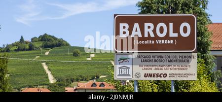 Barolo Dorf Straßenschild, UNESCO-Stätte, Italien Stockfoto