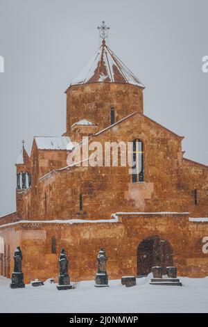 Odzun Kirche in Odzun Dorf der Lori Armenien. 5.–7. Jahrhundert. Odzun Kirche im Winter. Armenische Apostolische Kirche Stockfoto