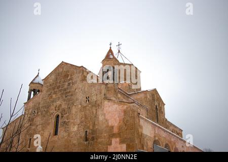 Odzun Kirche in Odzun Dorf der Lori Armenien. 5.–7. Jahrhundert. Odzun Kirche im Winter. Armenische Apostolische Kirche Stockfoto