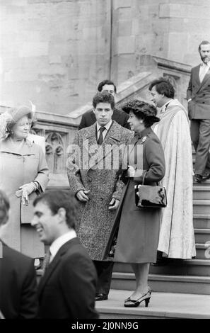 Die königliche Familie, die nach dem Gottesdienst in der St. George's Chapel in Windsor abgebildet ist. 25.. Dezember 1983. Stockfoto