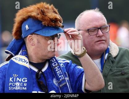 Leicester, Großbritannien. 20. März 2022. Ein Leicester City-Fan kommt zum Premier League-Spiel im King Power Stadium, Leicester. Bildnachweis sollte lauten: Darren Staples/Sportimage Credit: Sportimage/Alamy Live News Stockfoto