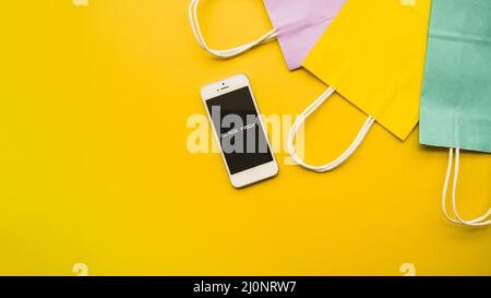 Telefon mit schwarzer freitagsbeschriftung. Hohe Qualität und Auflösung schönes Fotokonzept Stockfoto