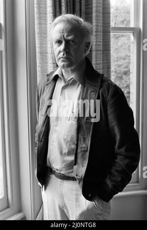 Schriftsteller David Cornwall (John Le Carre) in seinem Haus Hampstead, im Norden Londons. 17.. März 1983. Stockfoto