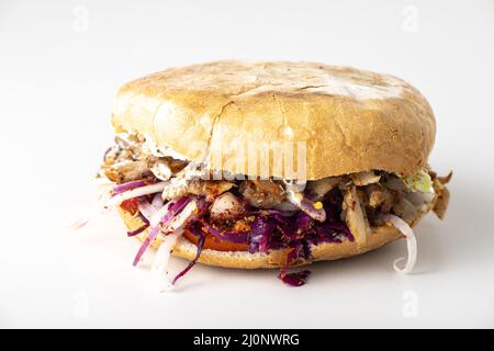 Nahaufnahme von Kebab Kebap in Pitabrot Stockfoto