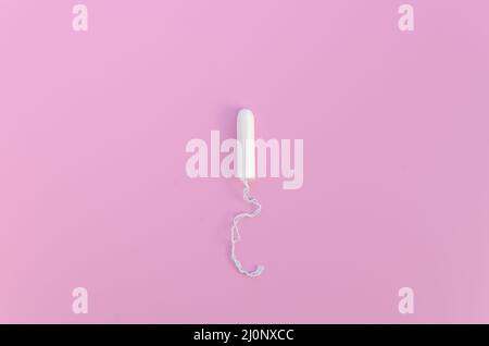 Minimalistischer Tampon rosa Hintergrund Draufsicht . Hohe Qualität und Auflösung schönes Fotokonzept Stockfoto