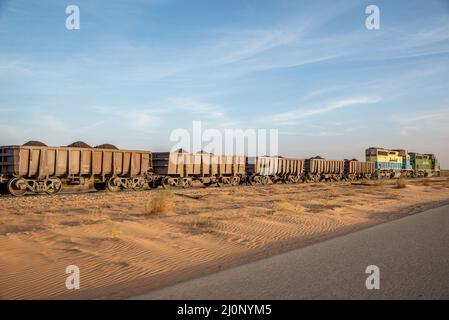 Güterwagen des längsten Zuges der Welt, Region Tiris Zemmour, Mauretanien Stockfoto