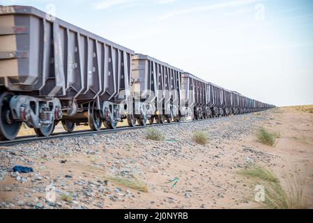 Güterwagen des längsten Zuges der Welt, Region Tiris Zemmour, Mauretanien Stockfoto