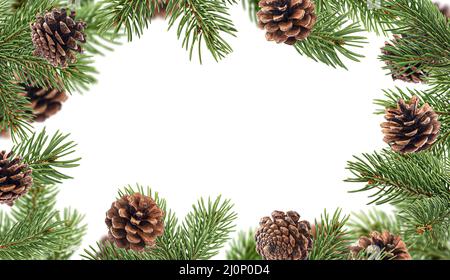 Weihnachtlicher Hintergrund, Rahmen aus Tannenzweigen und Zapfen Stockfoto