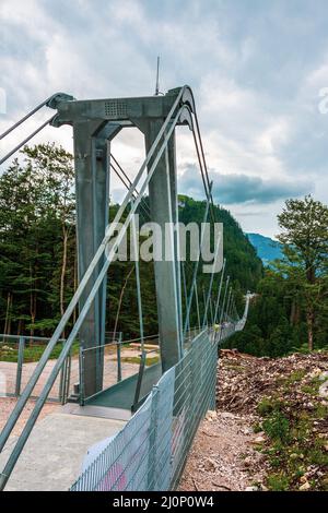 Die highline179, eine Fußgängerhängebrücke in Form einer Seilbrücke in Tirol, Österreich. Stockfoto