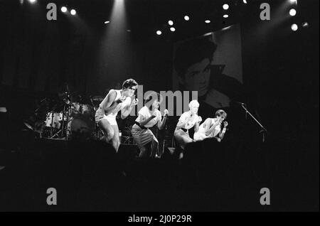 Neue Popsensation Wham! Im Konzert in Aberdeen, Schottland. Dies war ihr erster Live-Auftritt und war Teil ihrer Club Fantastic Tour. 9.. Oktober 1983. Stockfoto