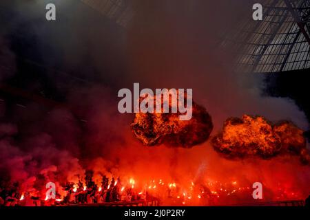 Amsterdam, Niederlande. 20. März 2022. Amsterdam - Fans von Ajax während des Spiels zwischen Ajax und Feyenoord in der Johan Cruijff Arena am 20. März 2022 in Amsterdam, Niederlande. Kredit: Kasten zu Kasten Abbildungen/Alamy Live Nachrichten Stockfoto