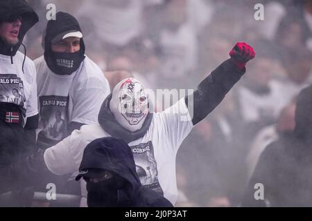 Amsterdam, Niederlande. 20. März 2022. Amsterdam - Fans von Ajax während des Spiels zwischen Ajax und Feyenoord in der Johan Cruijff Arena am 20. März 2022 in Amsterdam, Niederlande. Kredit: Kasten zu Kasten Abbildungen/Alamy Live Nachrichten Stockfoto