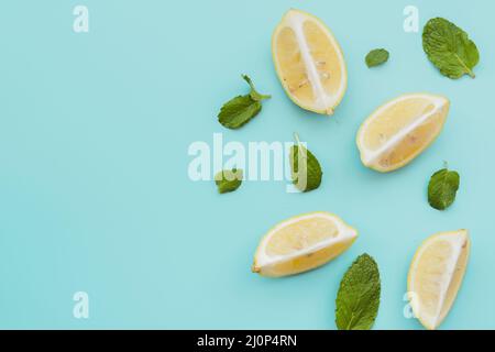 Zitronenkeile Minze Blätter Hintergrund . Hohe Qualität und Auflösung schönes Fotokonzept Stockfoto