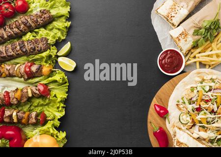 Draufsicht köstlicher Kebab mit pommes frites Ketchup. Hohe Qualität und Auflösung schönes Fotokonzept Stockfoto